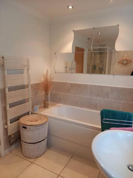Modernised Home With 2 Bedrooms In Cardiff Exteriör bild