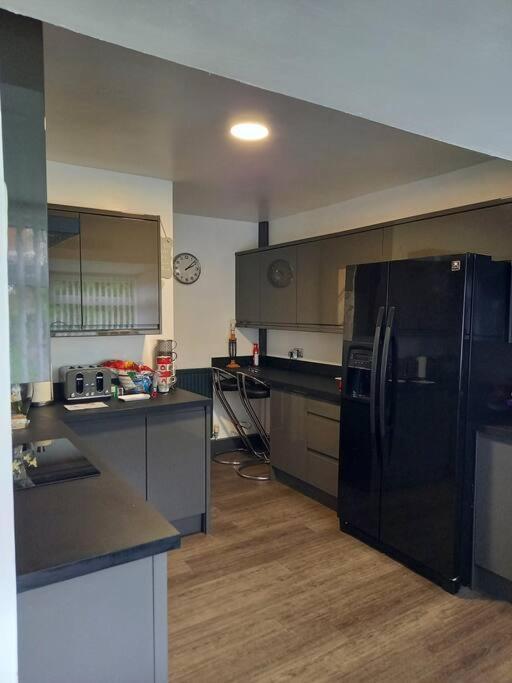 Modernised Home With 2 Bedrooms In Cardiff Exteriör bild